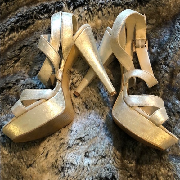 Light Gold Platform Heel - Picture 7 of 7